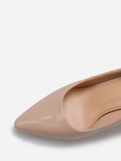 New La Modeuse Escarpins vernis à bout pointu Beige