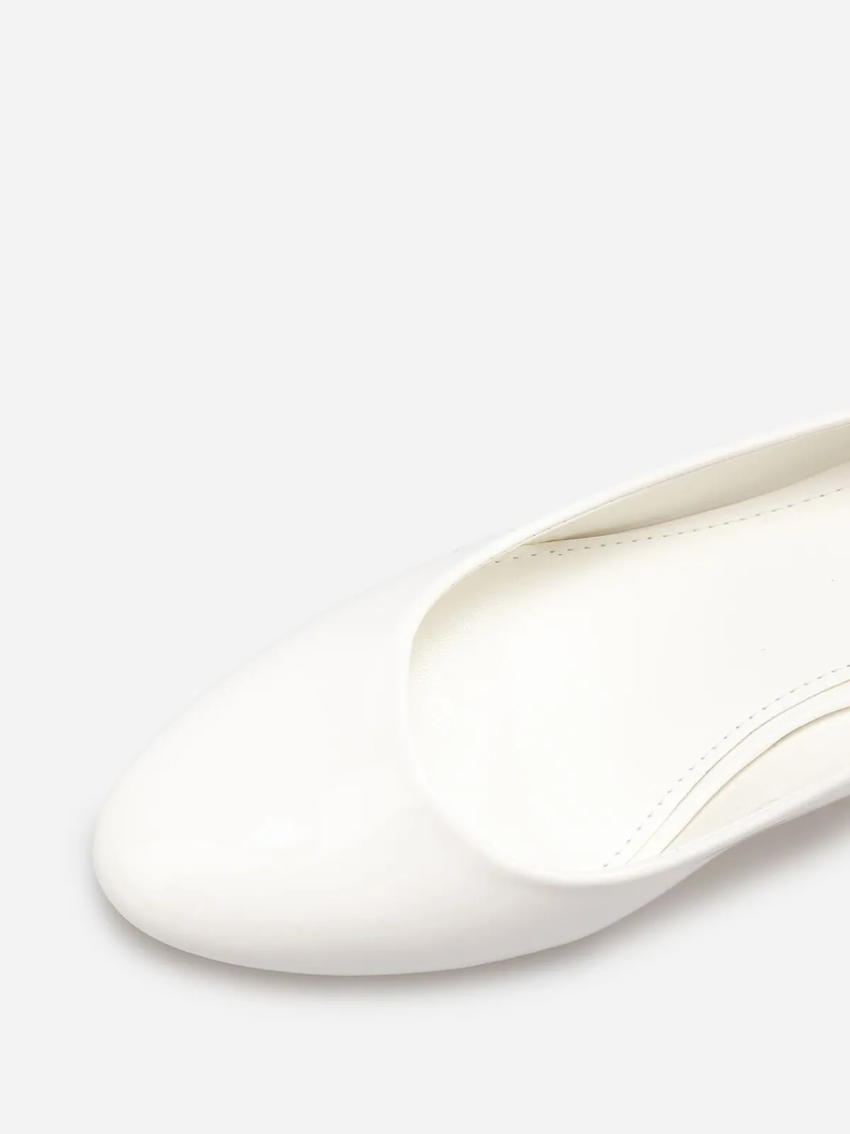 Hot La Modeuse Escarpins vernis à petit talon Blanc