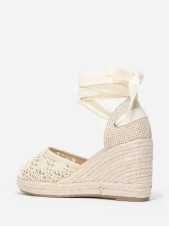 Discount La Modeuse Espadrilles compensées  dentelées à nouer Beige