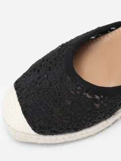 Discount La Modeuse Espadrilles compensées  dentelées à nouer Noir