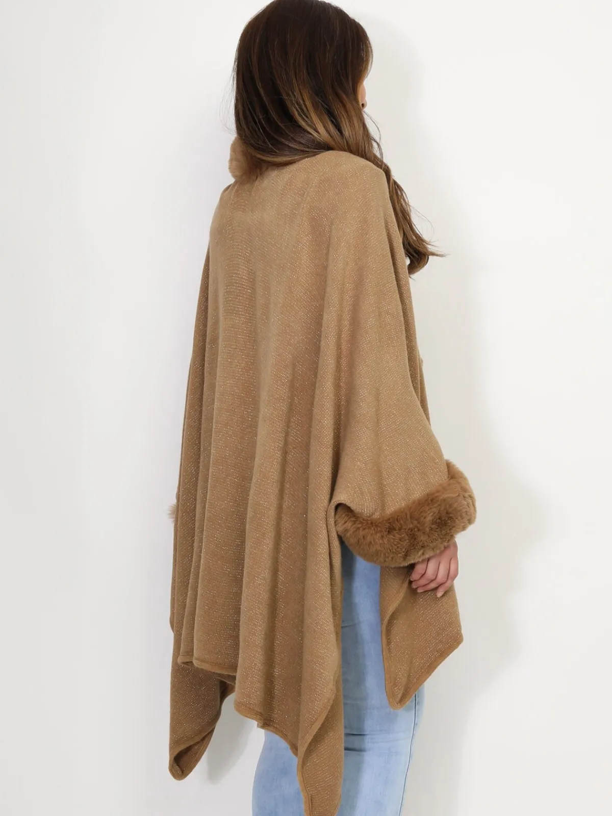 La Modeuse Gilet en maille et fausse fourrure Camel