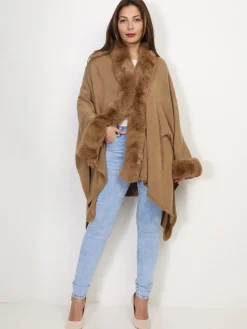 La Modeuse Gilet en maille et fausse fourrure Camel