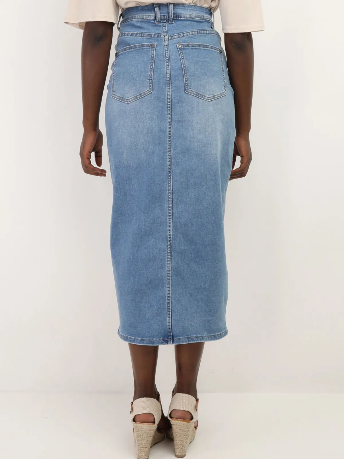 Discount La Modeuse Jupe en denim mi-longue et fendue Bleu
