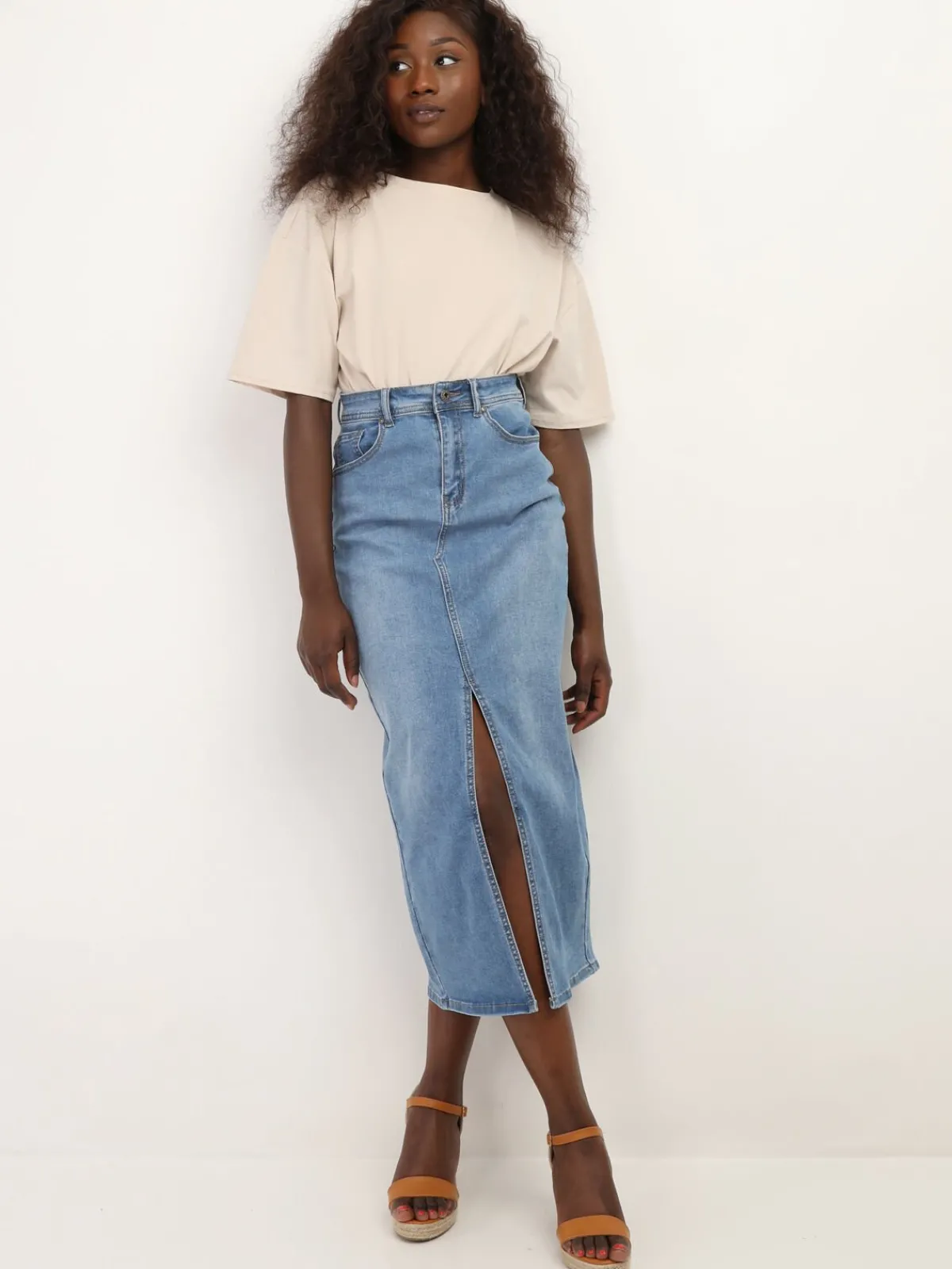 Discount La Modeuse Jupe en denim mi-longue et fendue Bleu