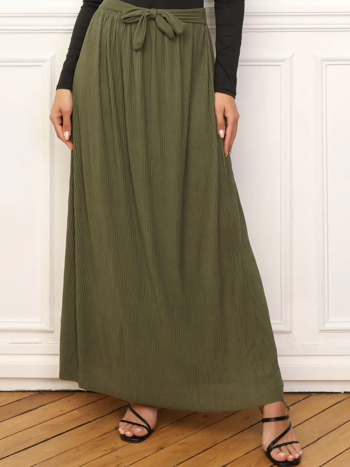 Online La Modeuse Jupe longue évasée et plissée Kaki
