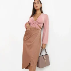 Best La Modeuse Jupe mi-longue portefeuille satinée Camel