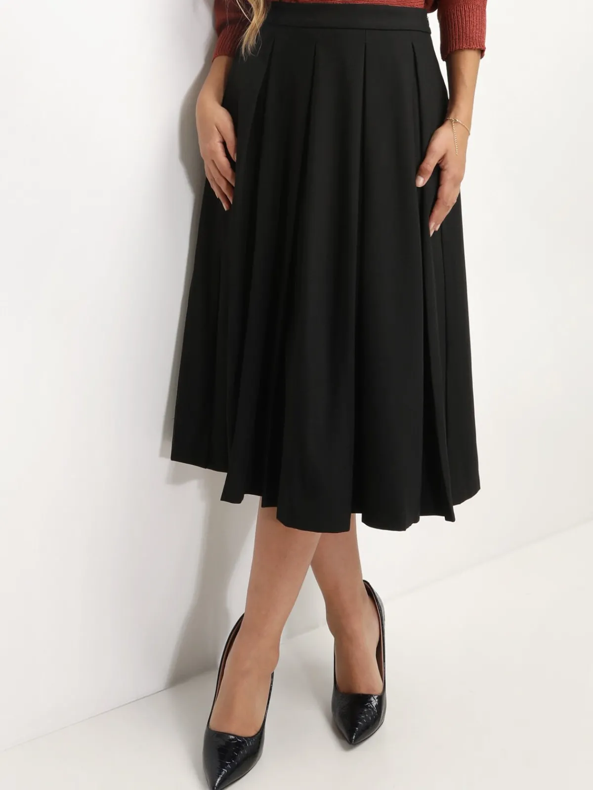Online La Modeuse Jupe mi-longue évasée et plissée Noir