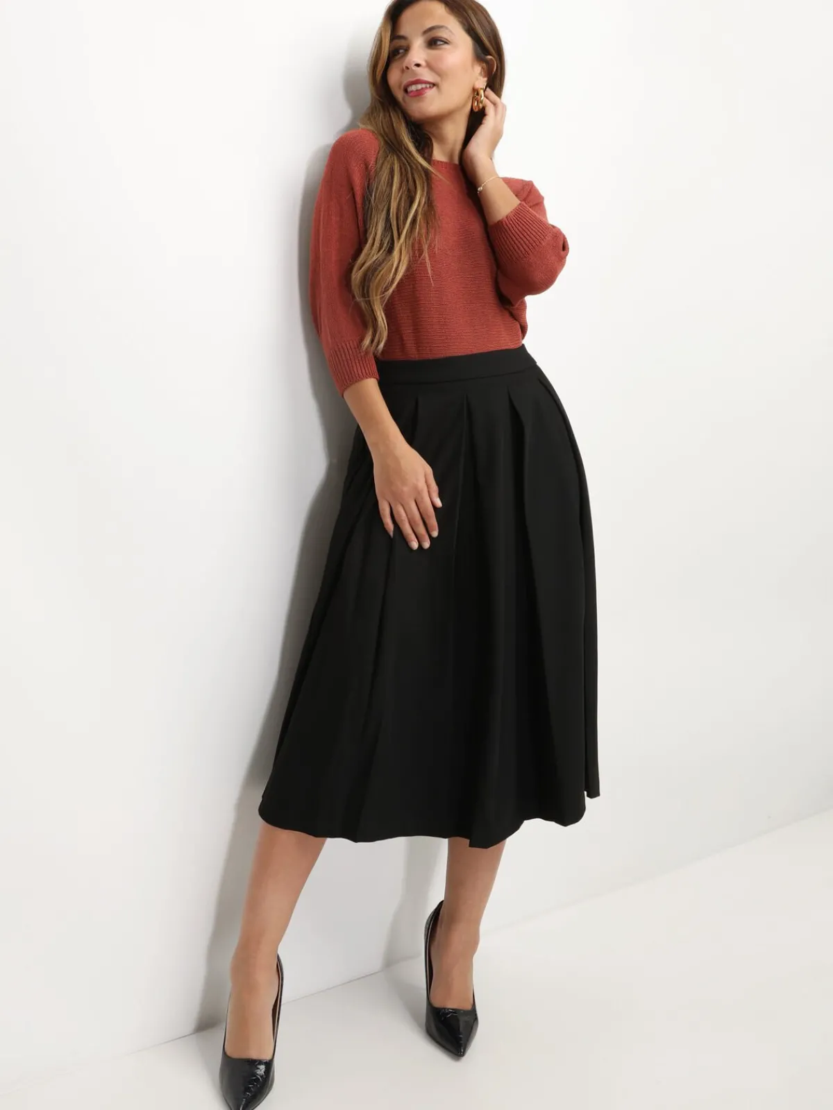 Online La Modeuse Jupe mi-longue évasée et plissée Noir