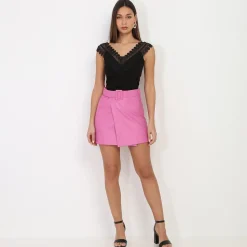 Online La Modeuse Jupe portefeuille ceinturée en simili Fuchsia