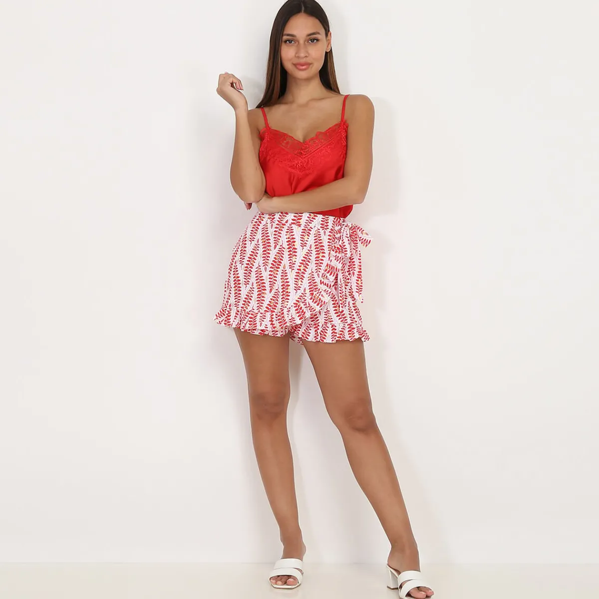 Sale La Modeuse Jupe short à volants avec motif feuilles Rouge