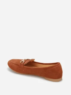 Discount La Modeuse Mocassins à boucle en strass grandes tailles Camel