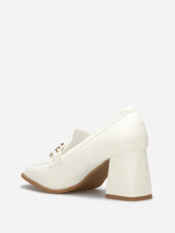 Online La Modeuse Mocassins à talon avec bout carré et mors doré Blanc
