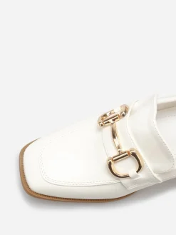 Online La Modeuse Mocassins à talon avec bout carré et mors doré Blanc