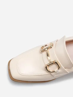 New La Modeuse Mocassins à talon avec bout carré et mors doré Beige