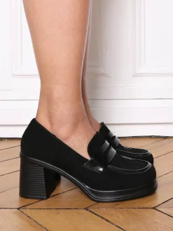 Online La Modeuse Mocassins à talon en suédine Noir
