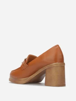 New La Modeuse Mocassins à talon et boucle dorée Camel