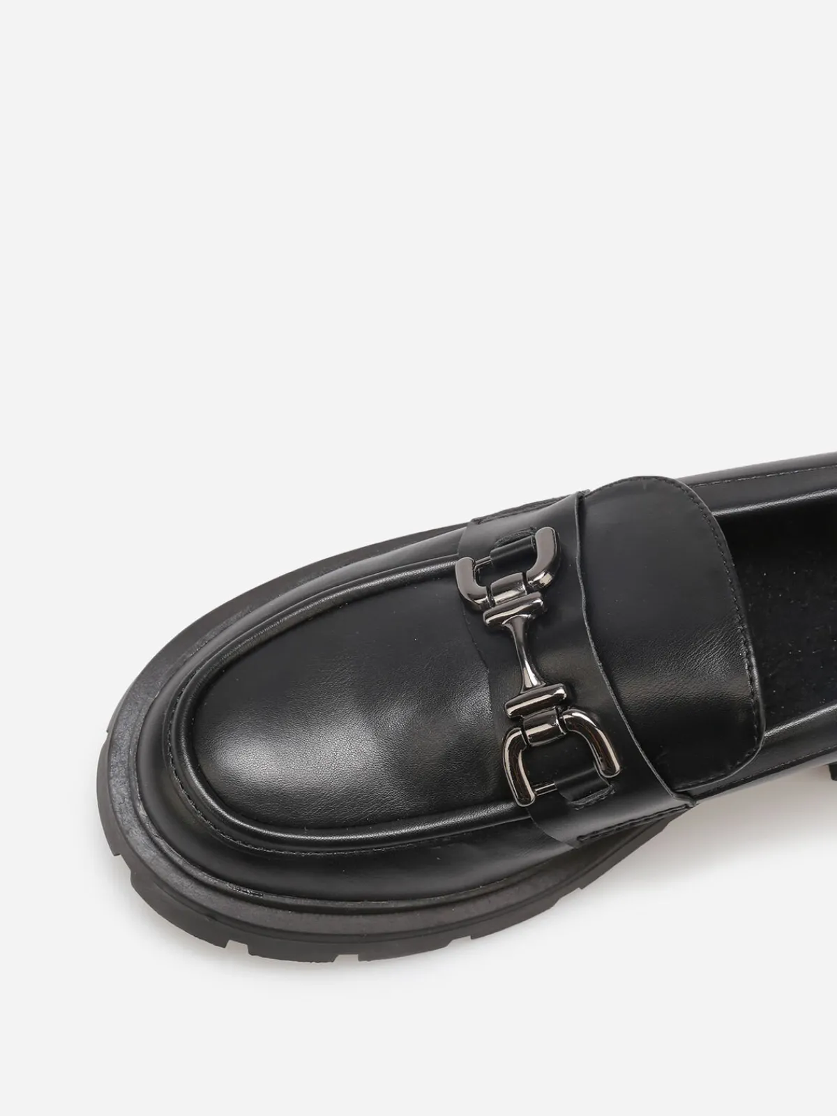 Discount La Modeuse Mocassins chunky à boucle Noir