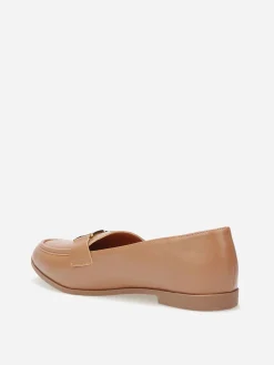 Outlet La Modeuse Mocassins classiques à boucle dorée Camel