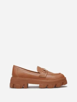 Online La Modeuse Mocassins crantés à détail métallique Camel