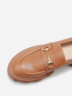 Online La Modeuse Mocassins crantés à détail métallique Camel