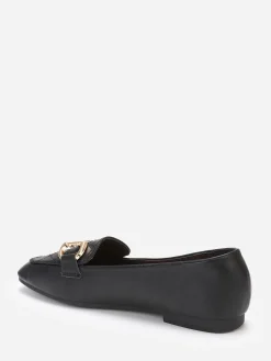 Outlet La Modeuse Mocassins en surpiqûres à boucle dorée Noir