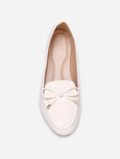 New La Modeuse Mocassins slippers vernis à noeud Beige