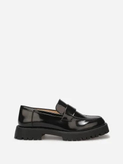 Outlet La Modeuse Mocassins vernis à semelle crantée Noir