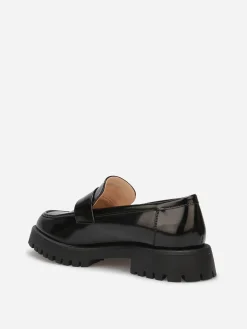 Outlet La Modeuse Mocassins vernis à semelle crantée Noir