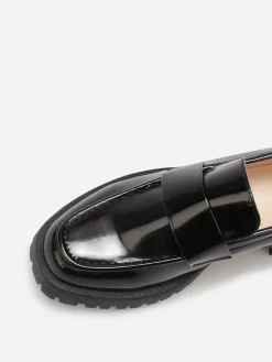 Outlet La Modeuse Mocassins vernis à semelle crantée Noir