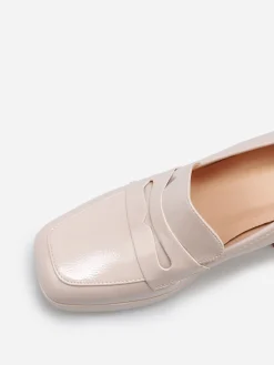 Sale La Modeuse Mocassins vernis à talon Beige
