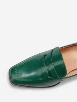 Hot La Modeuse Mocassins vernis à talon et surpiqûres Vertfoncé