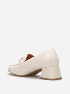 La Modeuse Mocassins vernis à talon et mors doré Beige