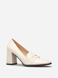 Hot La Modeuse Mocassins vernis à talon et surpiqûres Beige
