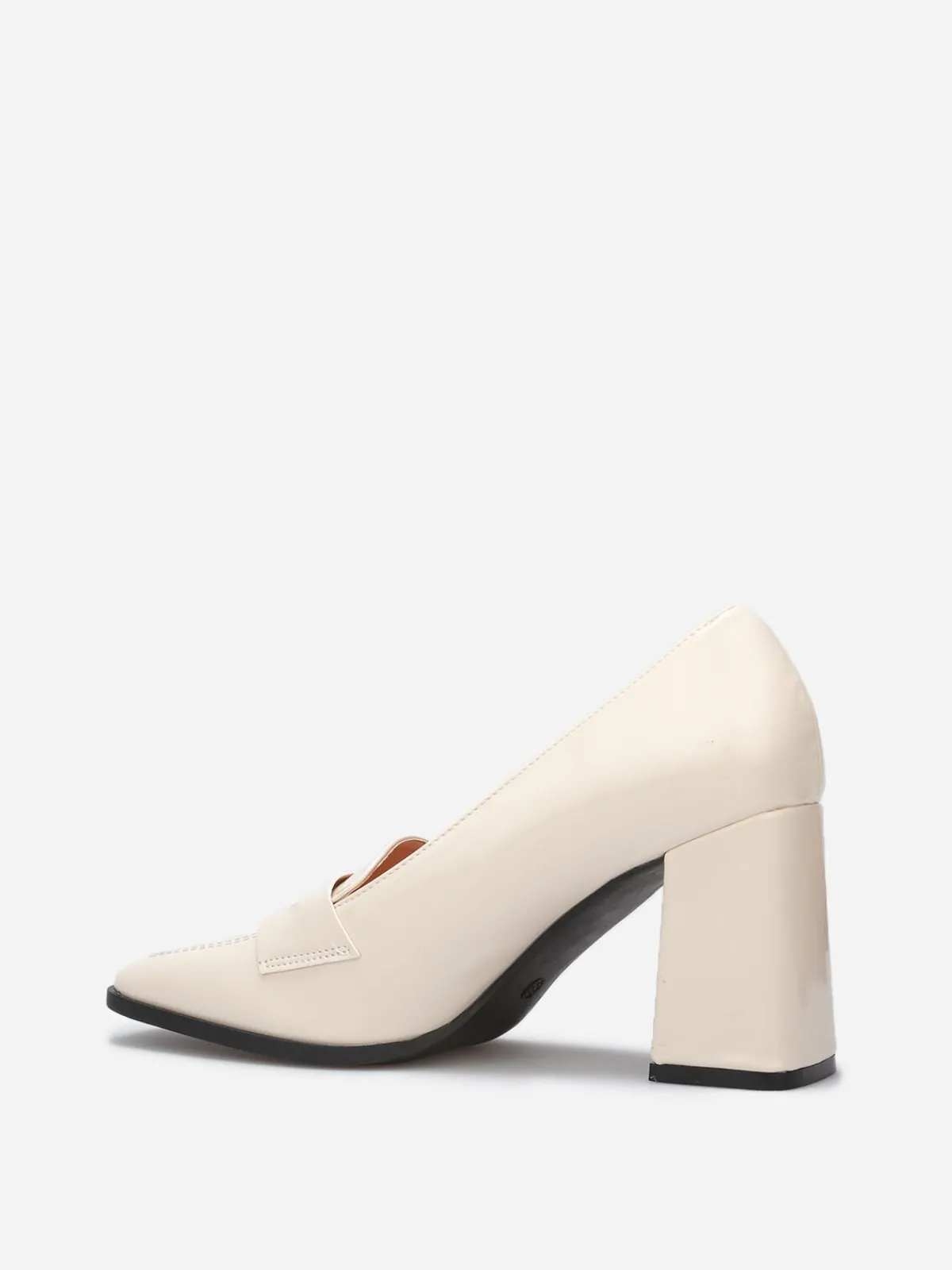 Hot La Modeuse Mocassins vernis à talon et surpiqûres Beige