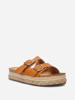 Sale La Modeuse Mules à boucles et plateforme ethnique Camel
