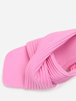 New La Modeuse Mules à brides croisées et matelassées Fuchsia