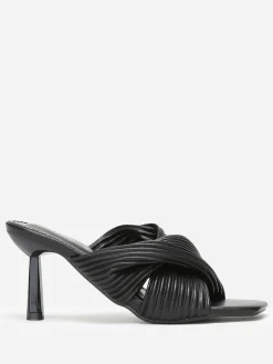 Sale La Modeuse Mules à brides croisées et matelassées Noir