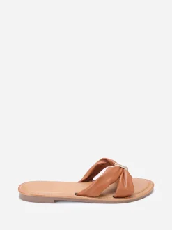 Online La Modeuse Mules à brides en simili  avec boucle Camel