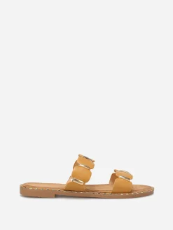 Online La Modeuse Mules à brides festonnées et détails dorés Camel
