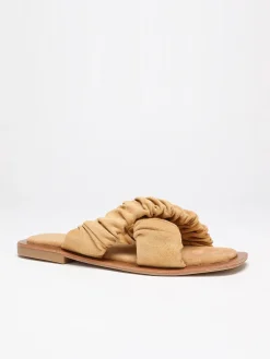 La Modeuse Mules  à brides smockée en suédine Camel