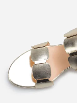 Outlet La Modeuse Mules à double brides et détails s Doré