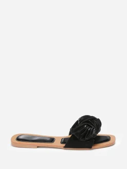 La Modeuse Mules à large bride matelassée et nouée Noir