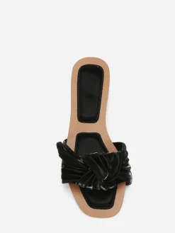 La Modeuse Mules à large bride matelassée et nouée Noir
