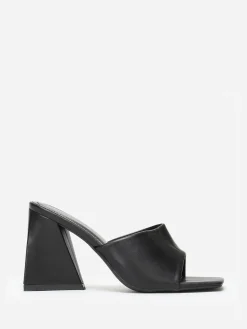 Discount La Modeuse Mules  à talon en triangle et bout carré Noir