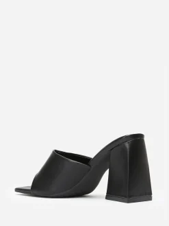 Discount La Modeuse Mules  à talon en triangle et bout carré Noir