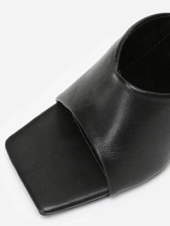 Discount La Modeuse Mules  à talon en triangle et bout carré Noir