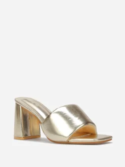 Outlet La Modeuse Mules à talon et bride rembourrée Doré