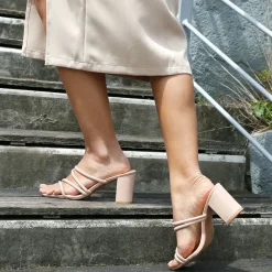 New La Modeuse Mules à talon multi brides Beige