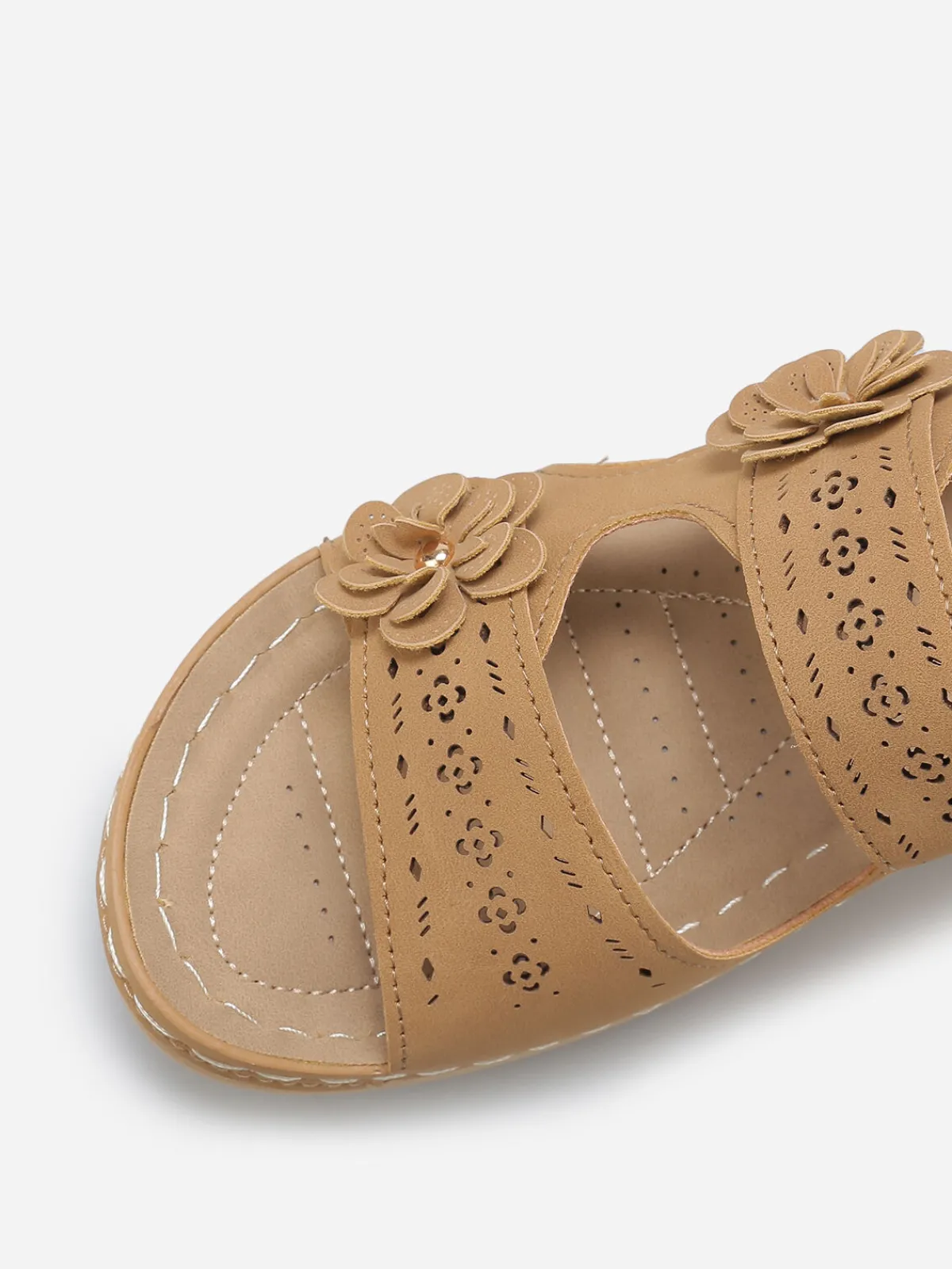 La Modeuse Mules ajourées à détails fleurs Taupe