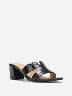Discount La Modeuse Mules ajourées à talon carré Noir